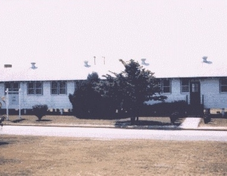 CFPNA : Barraquements en 1975 . Coll° Miller