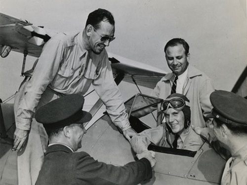 CFPNA: British Pilots - Coll° Tribune Photo Archives.