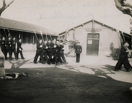 CFPNA: Camp Cazes - D&eacute;fil&eacute; - Coll° F Dronneau.