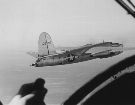 CFPNA: Vol de groupe sur B26 Marauder - Coll° Burbau.