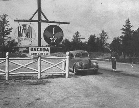 CFPNA: Oscoda Main Gate - Coll° S. Derreumaux.