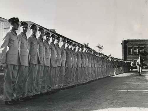 CFPNA: British Pilots - Coll° Tribune Photo Archives.