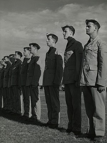 CFPNA: British Pilots - Coll° Tribune Photo Archives.