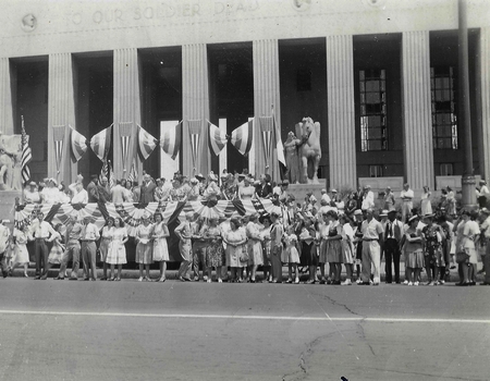 CFPNA: 14.07.1944 - D&eacute;fil&eacute; des Radios - Saint Louis (Coll R Havet).